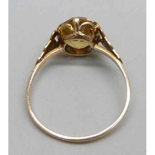 934 - A yellow metal ring set with a citrine, 1.69g, Q