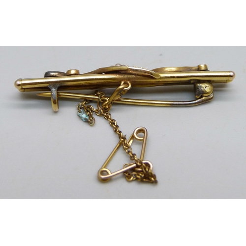 936 - A 15ct gold bar brooch set with seed pearls, 3.7g