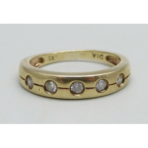 940 - A 9ct gold ring set with five diamonds, 0.15ct and DIA stamped in shank, 2.3g, L