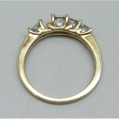 946 - A 9ct gold ring set with six diamonds (one missing), 2.1g, O