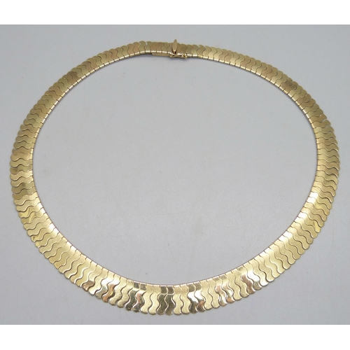 947 - An 18ct gold flat snake link collar necklace, stamped 750 on the clasp, 42.5cm, 43.9g