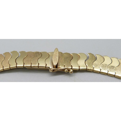 947 - An 18ct gold flat snake link collar necklace, stamped 750 on the clasp, 42.5cm, 43.9g