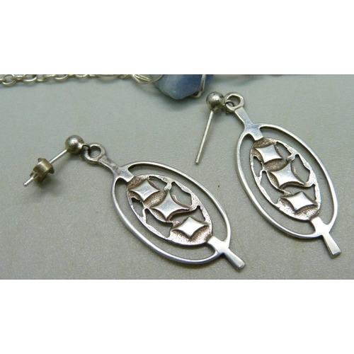 950 - A pair of 9ct gold fretwork earrings, 0.4g, two silver brooches, a silver and mother of pearl bracel... 