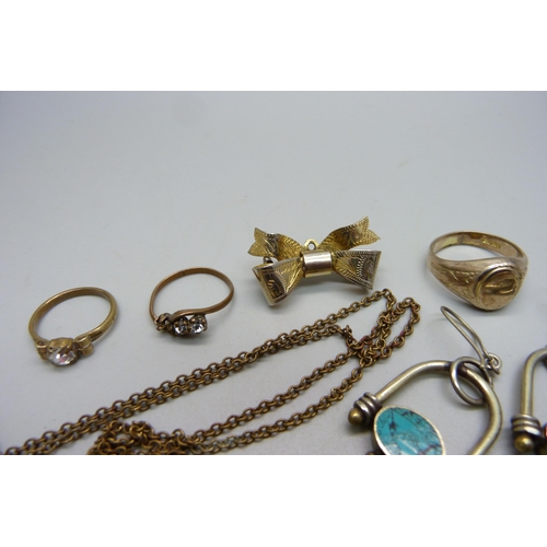 954 - A collection of vintage jewellery including rolled gold