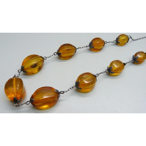 958 - A vintage Russian 875 silver and natural amber bead necklet with Russian hallmarks, approximately 54... 