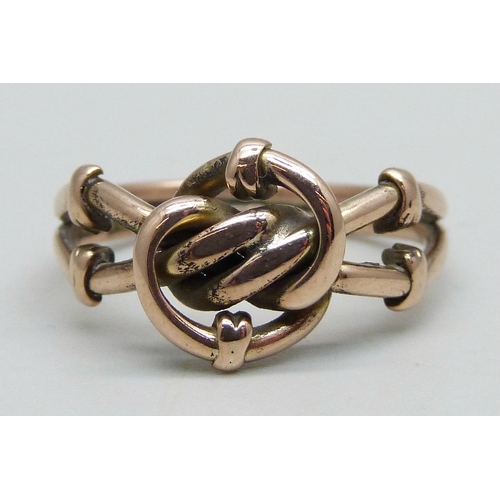 967 - A 9ct gold knot design ring, 3.6g, P