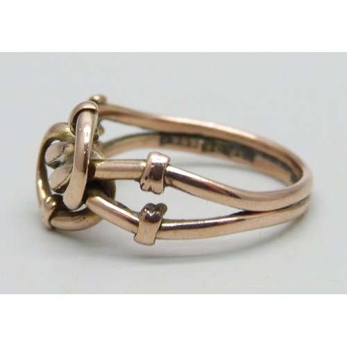 967 - A 9ct gold knot design ring, 3.6g, P