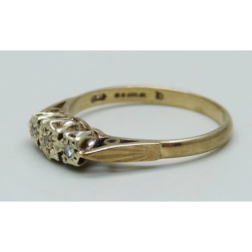 984 - A 9ct gold ring set with three small diamonds, 2g, O