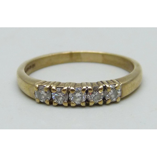 985 - A 9ct gold ring set with five diamonds, 2g, M