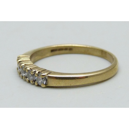 985 - A 9ct gold ring set with five diamonds, 2g, M