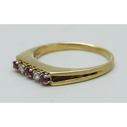 987 - An 18ct gold ring set with three red stones and two diamonds, 3.2g, O