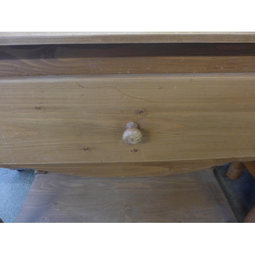 1531 - A pine single drawer hall table