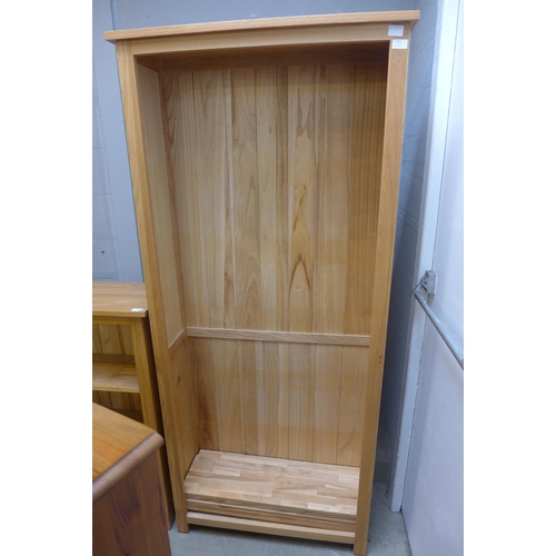 1555 - An oak tall bookcase