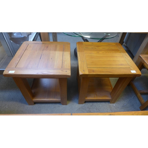 1561 - A pair of oak lamp tables