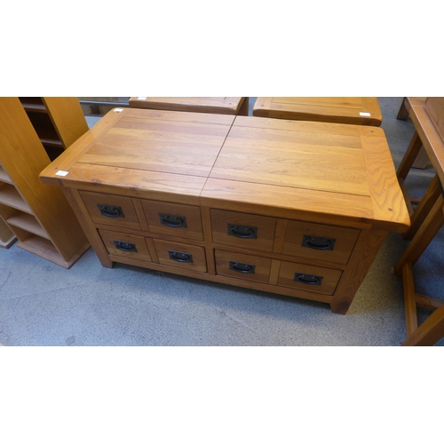 1562 - An oak storage coffee table