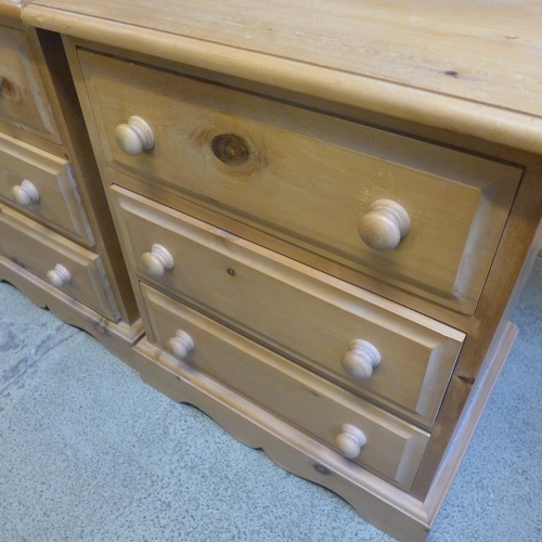 1567 - A pair of pine bedside chests