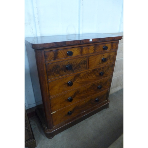 131 - A Victorian mahogany chest of drawers