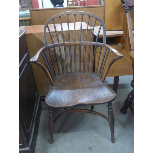 173 - An 18h Century elm and yew wood Windsor chair