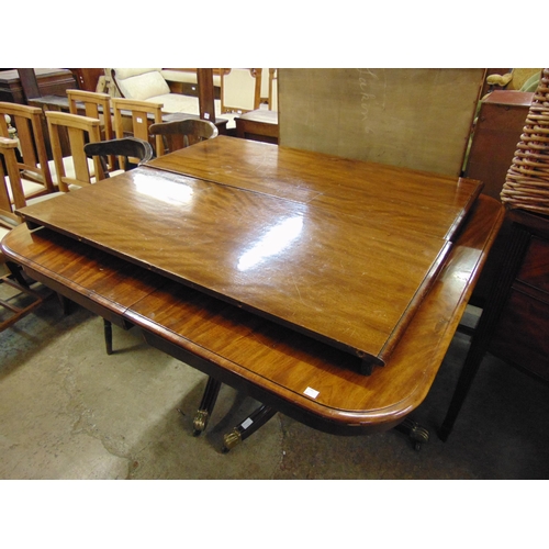 227 - A Regency mahogany extending pedestal dining table