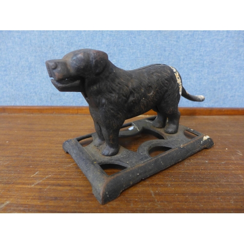 377 - A cast iron dog shaped nutcracker