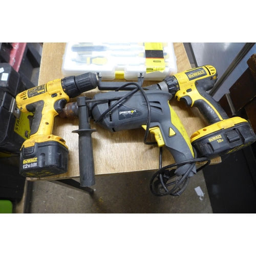 2033A - Two Dewalt drills (DC725 and DC740KN), a Precision Power Impack drill (Z1J-GW8-13), a metal toolbox ... 