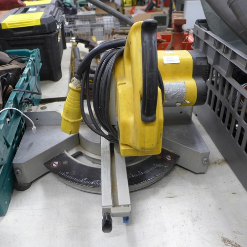 2045 - A DeWalt DW707 216mm mitre saw (115v, 50Hz, 11.2A, 1200w)