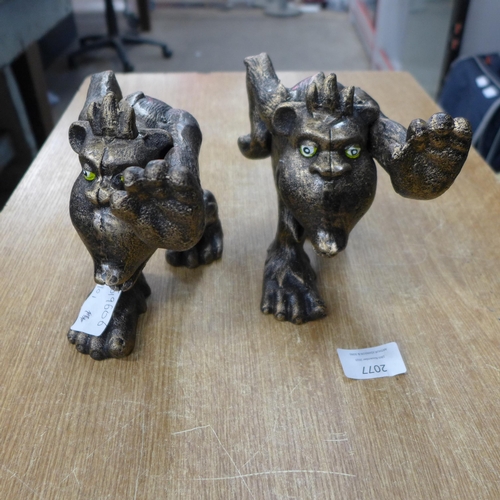 2077 - A pair of gorilla bookends * this lot is subject to VAT