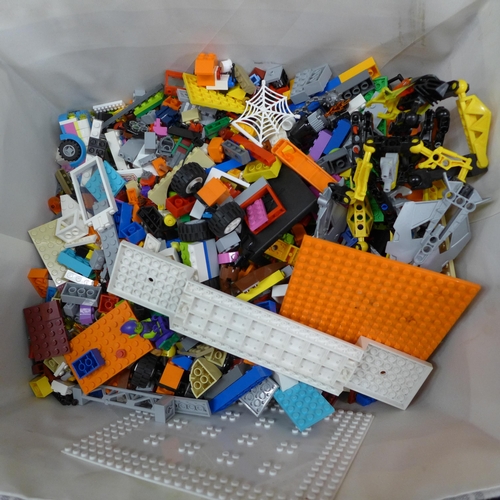 2101 - A quantity of Lego including two Lego storage heads