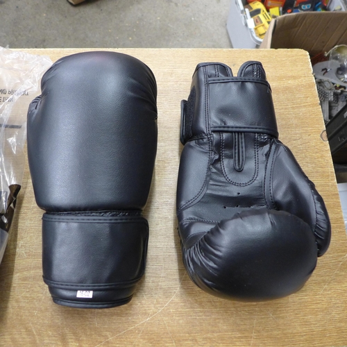 2115 - 2 Pairs of Lions 16oz boxing gloves - sealed