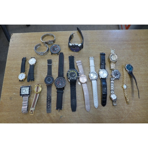 2121 - Approx. Nineteen wristwatches