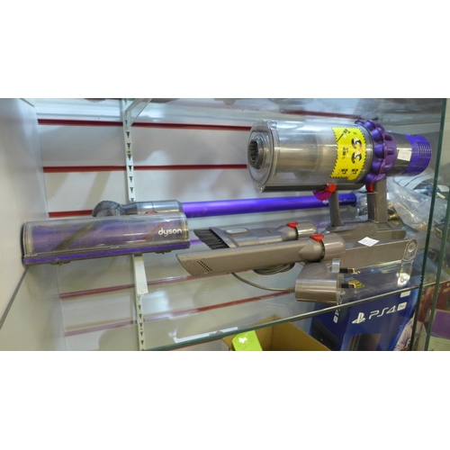 2125 - A Dyson Cyclone V10 Animal vacuum cleaner