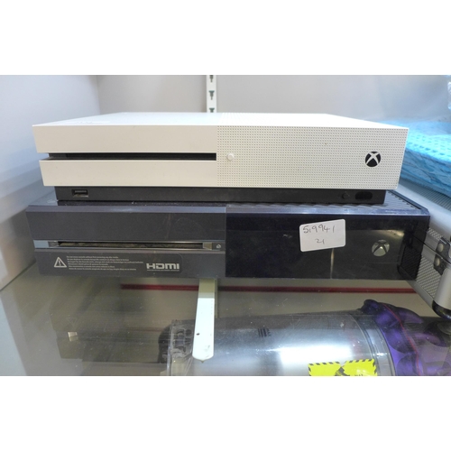 2134 - 2 Xbox One consoles - console only