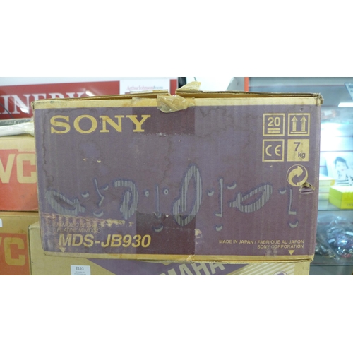 2152 - A Sony MDS-JB930 mini disc deck in box