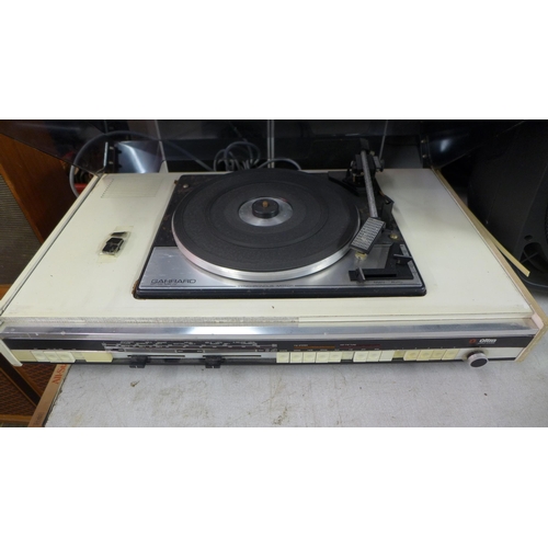 2158 - A Ultra music system with integrated Garrard turntable (SP25MKIV) with two speakers