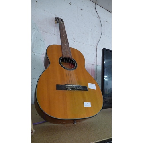 2170 - An acoustic guitar