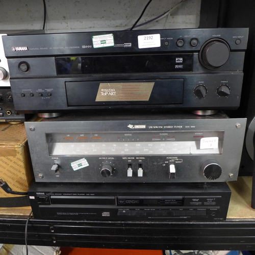 2192 - A quantity of stereo seperates:- a Yamaha AV receiver (RX-V800RDS), an Emerson stereo tuner (TETI 78... 