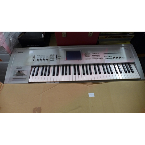 2205 - A Korg Triton music workstation keyboard