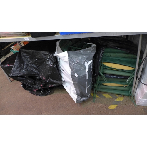 2221 - Six bags of garden furniture pillows