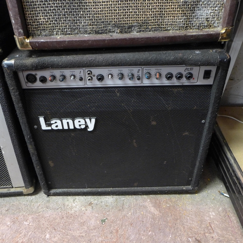 2222 - A sherwood (20R) amp, a Lanes (LA30C) amp, a Lanley (CK80) amp and two stand-up speakers