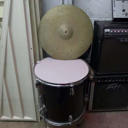 2224 - A Tempo drum and a cymbal