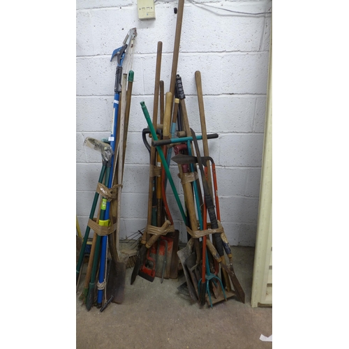 2226 - 3 Bundles of garden tools