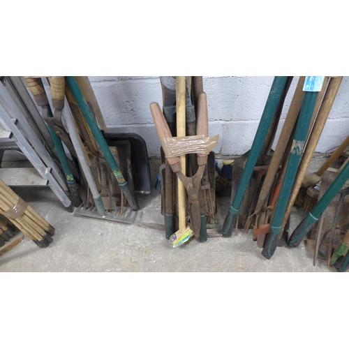 2227 - 3 Bundles of garden tools