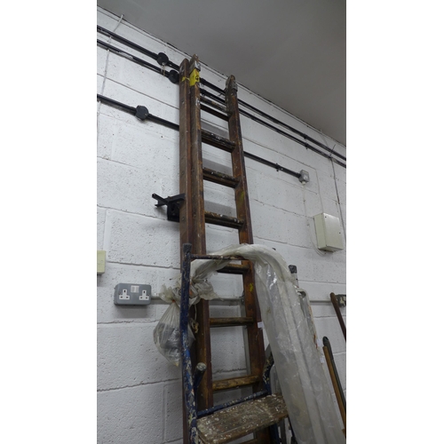 2228 - 2 Ladders and a set of roof runners