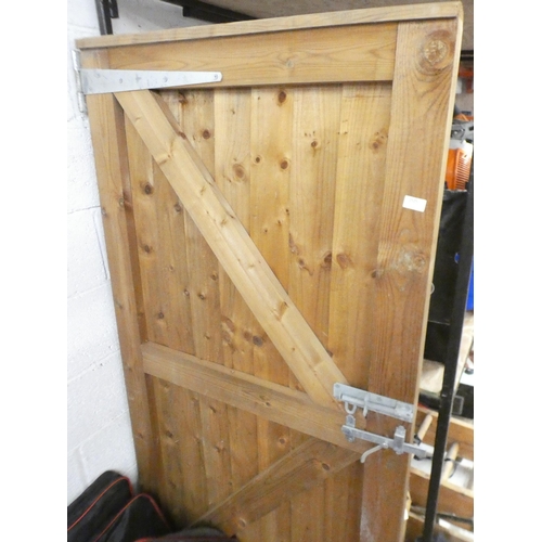 2525 - A hardwood garden gate - 3ft x 6ft - unused