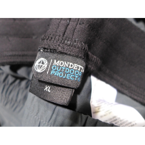 3287 - Quantity of men's Mondetta joggers - mainly size XL * this lot is subject to VAT