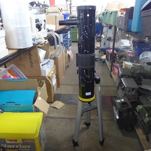 2415 - A National Geographic telescope on tripod stand