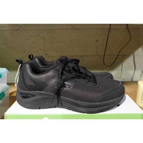 3004 - Men's Black Skechers - UK size 10 * this lot is subject to VAT