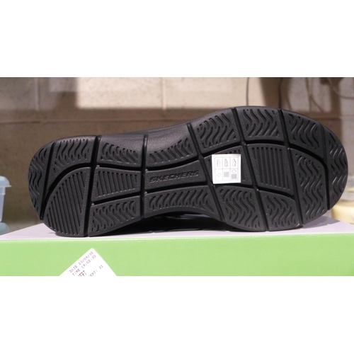 3004 - Men's Black Skechers - UK size 10 * this lot is subject to VAT