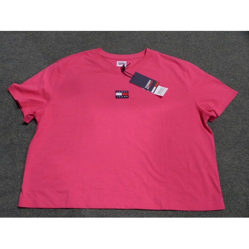 3014 - Six women's Tommy Jeans T-shirts - mixed colours - size XL * this lot is subject to VAT