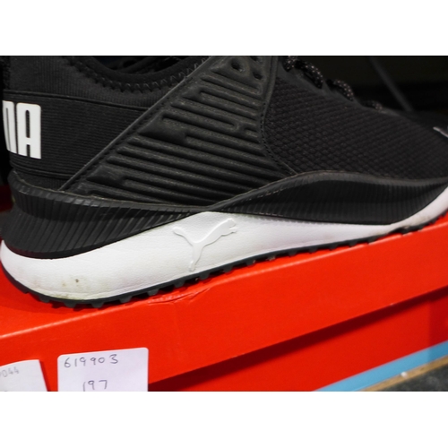 3019 - Men's black Puma trainers - UK size 8 * this lot is subject to VAT